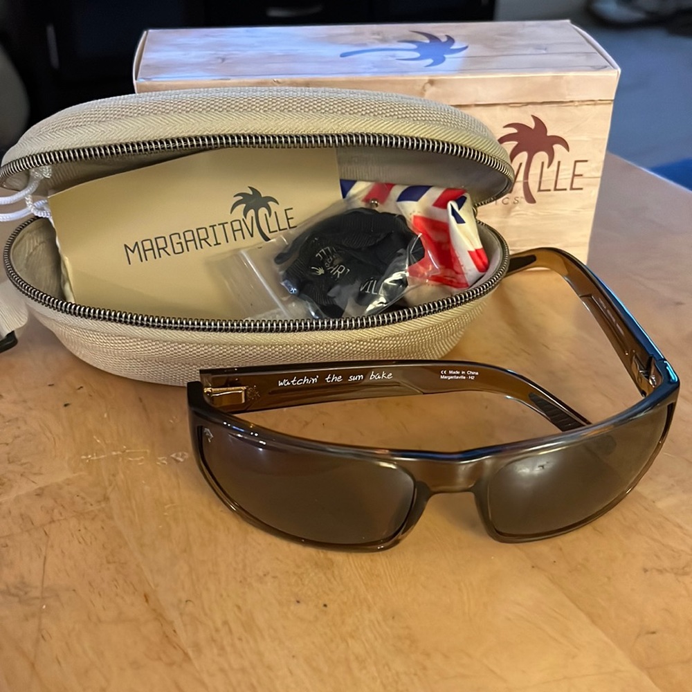 *NWT* Margaritaville Polarized Sunglasses - Tortola Solid Brown
